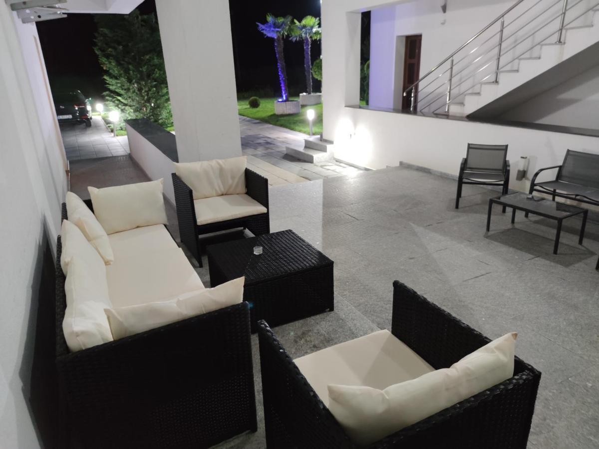 Palm Rezidential Hotel Sebes  Bagian luar foto